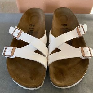 White size 39 Birkenstock’s